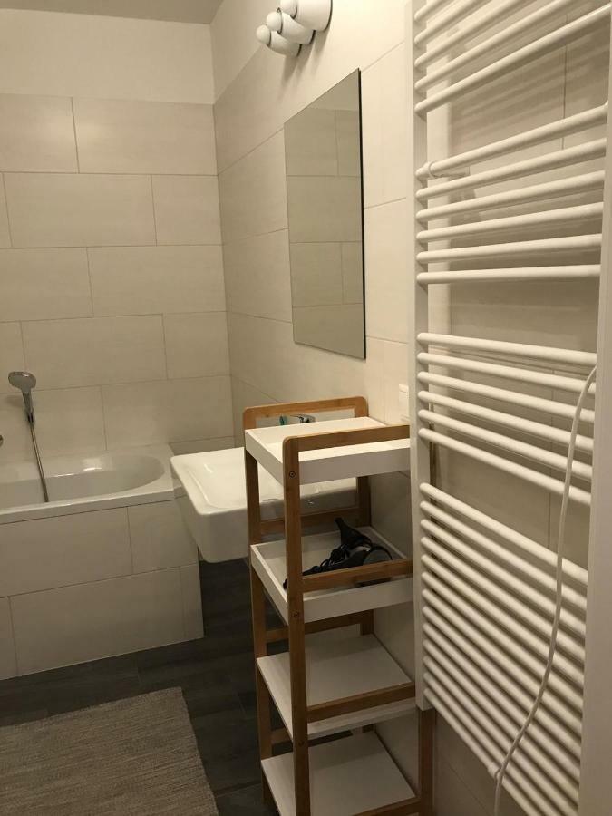 Modern Apartment With Balcony Відень Екстер'єр фото